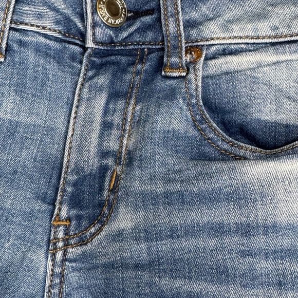 American Eagle Outfitters Midi Jean Shorts Distressed hem - Picture 3 of 8